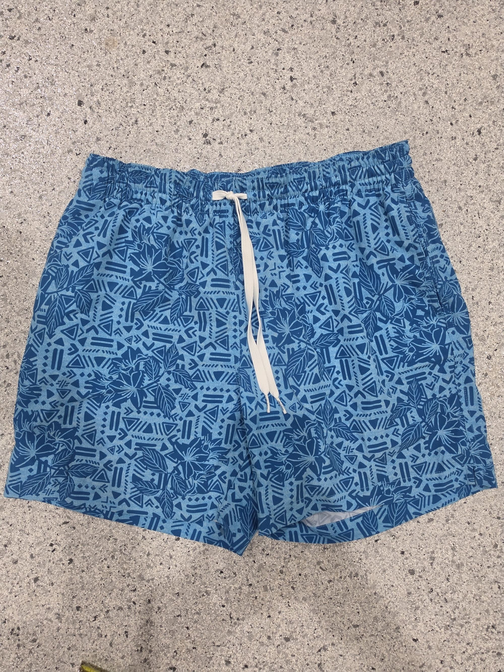 Chubbies Men’s Medium 5.5” Swim Trunks Blue Tropical Floral Print